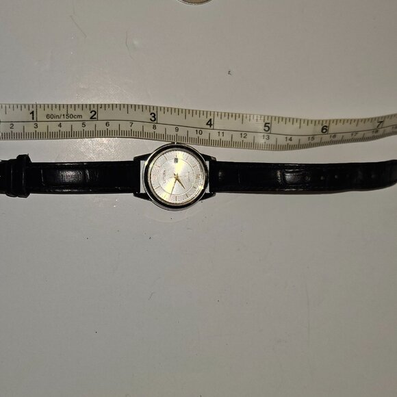 Beautiful Citizen Eco-Drive women's watch, which means it's powered by light - Picture 13 of 15